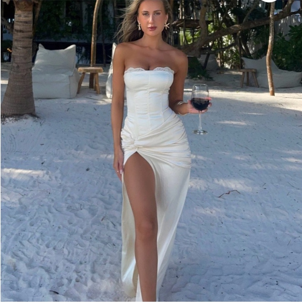 Elegant Strapless White Dress